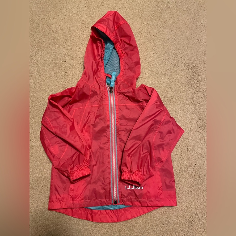Lightweight rain jacket